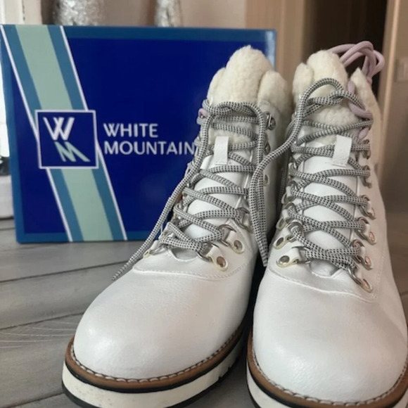White Mountain Women's Cozy‎ Ankle Boots - Picture 1 of 4